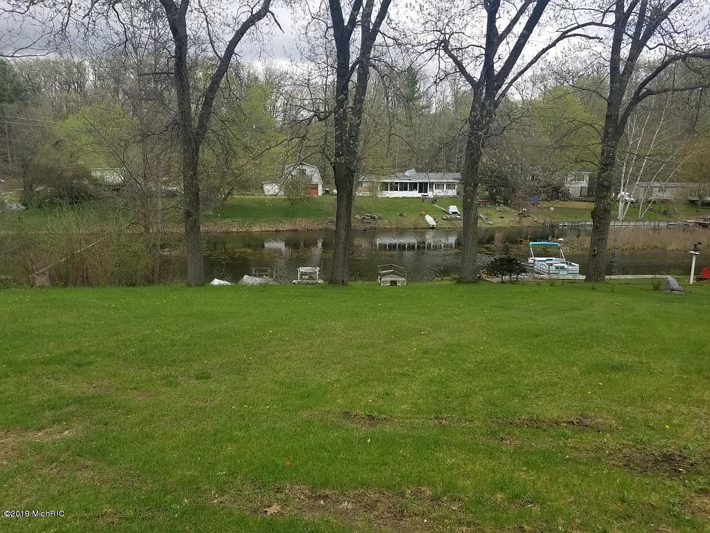 82 W Pickerel Lake Dr, Newaygo, MI 49337 Zillow