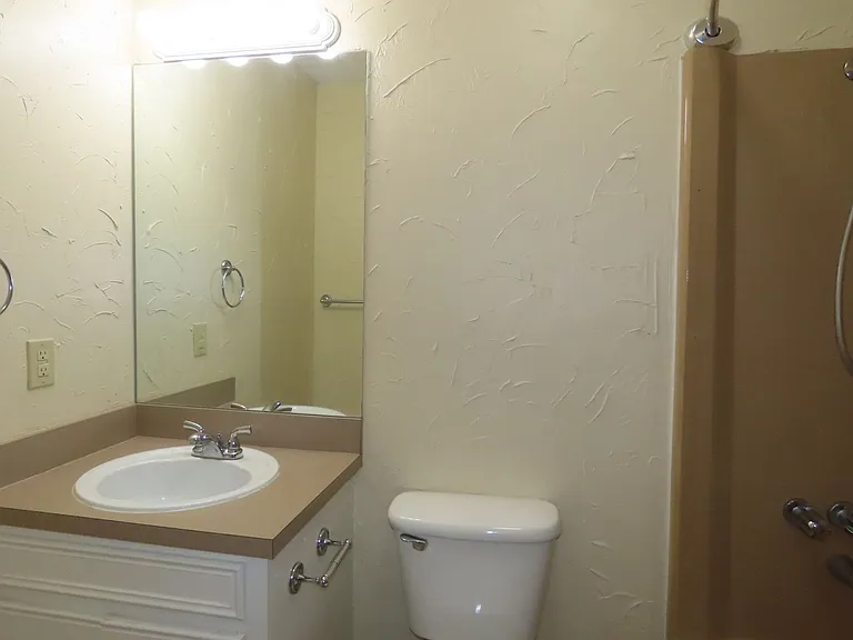 805 Corey Dr — Photo 16