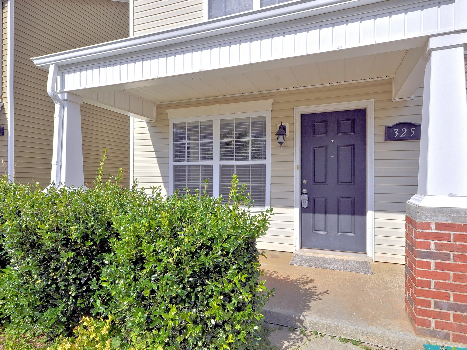 2 bed, 2.5 bath, 1216 sqft, $1,265 — Photo 2
