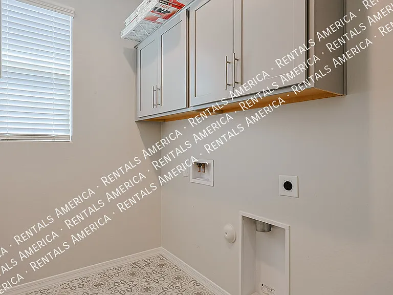 10218 W Piccadilly Rd — Photo 23