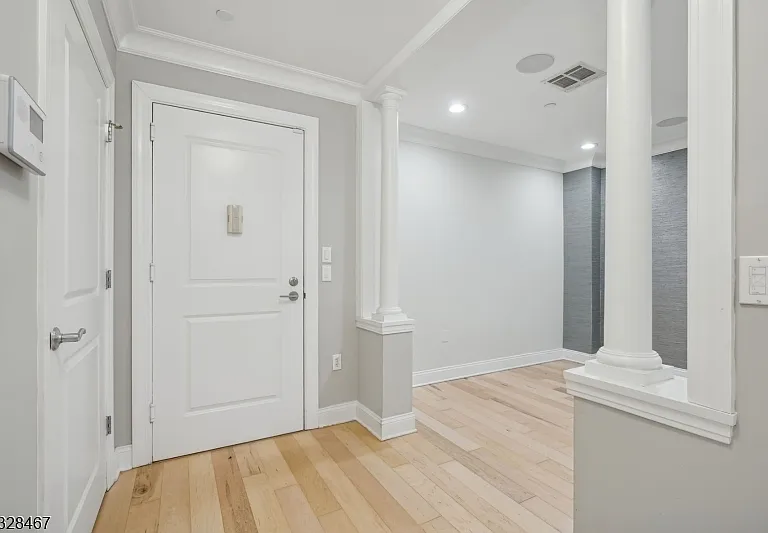 48 S Park St #215 — Photo 2