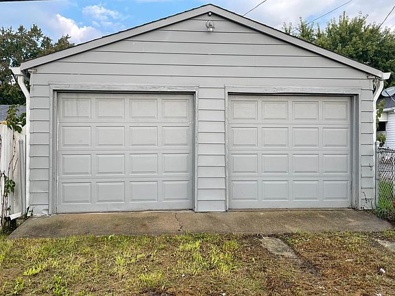3rd image of 1709 Hawthorne Dr