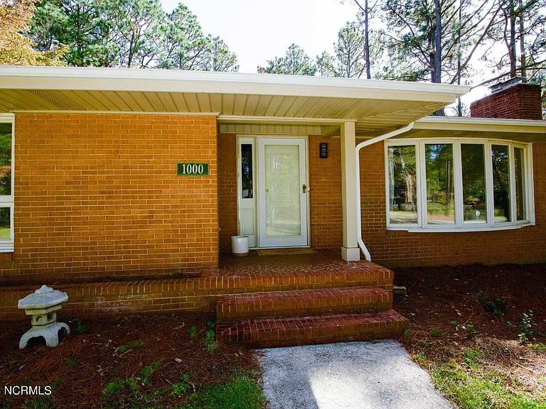 1000 Robinwood Rd — Photo 2