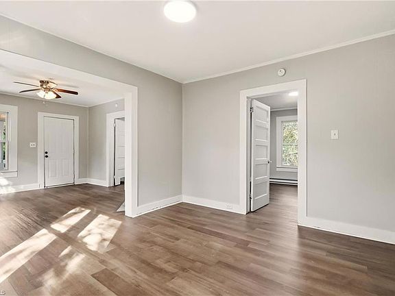 3rd image of 2051 Bloomfield Dr