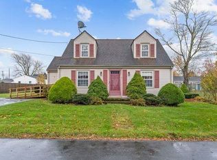 7 Carr Ln, Bristol, RI 02809