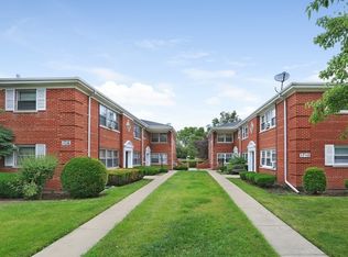 1716 W Touhy Ave APT 2A, Park Ridge, IL 60068