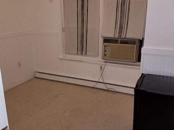 3rd image of 421 E Westmont Ave