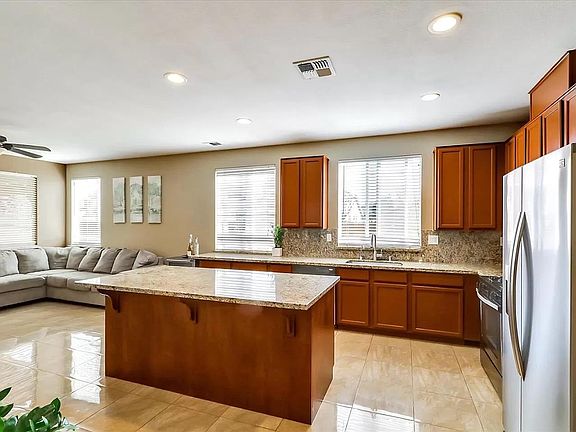 5th image of 497 Olivine Ave