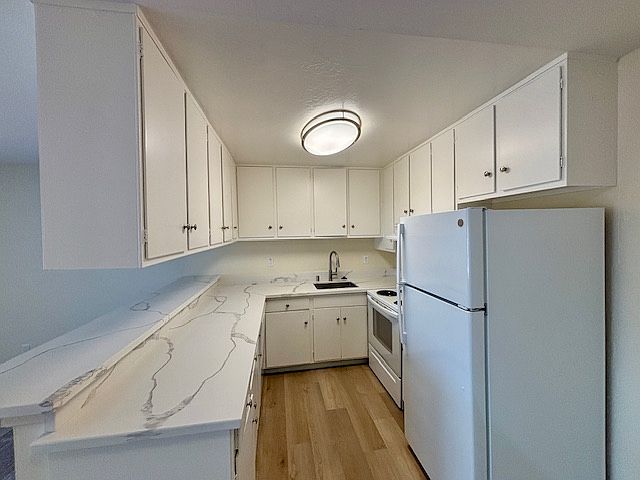Unit#311 kitchen-photo 1