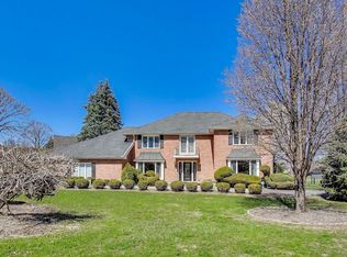 11 Camelot Dr, Oak Brook, IL 60523