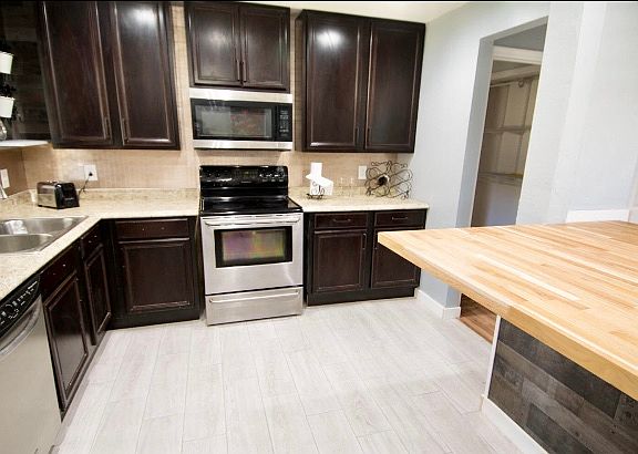 3rd image of 458 Coral Ave SE