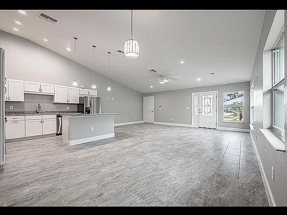 Open Living room/kitchen