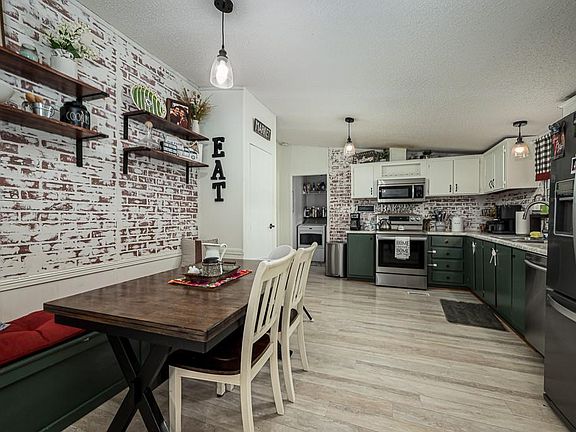 5th image of 22139 207th St