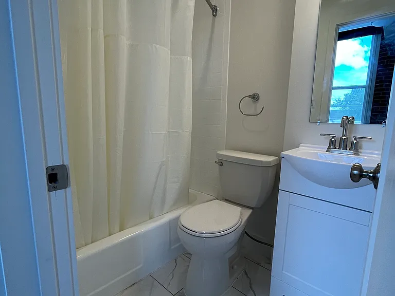 108 E Lewis St #14 — Photo 7