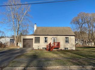 829 W Circle Dr, Vestal, NY 13850