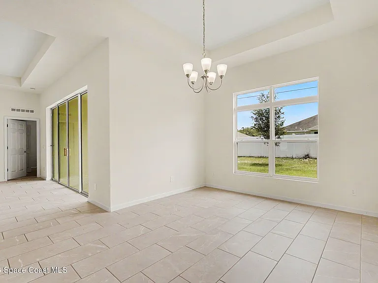 374 Evergreen St NE — Photo 7