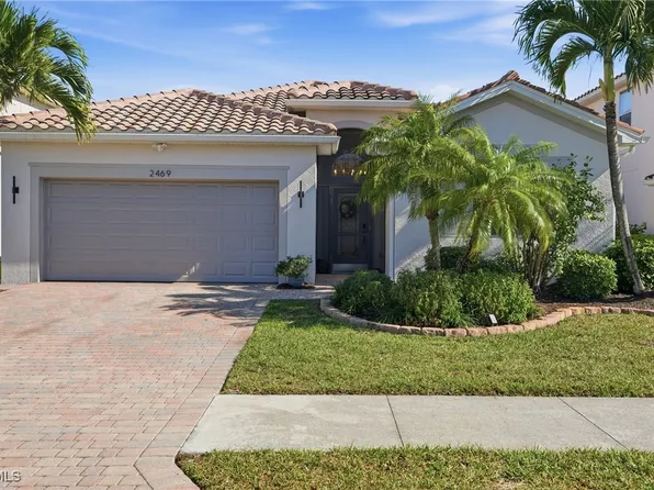 2469 Heydon Cir E, Naples, FL 34120