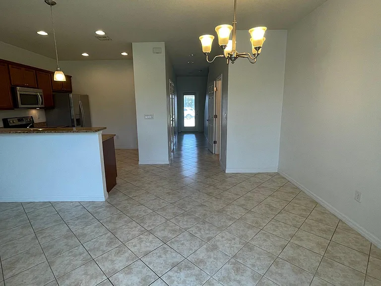 1061 Normandie Way — Photo 10