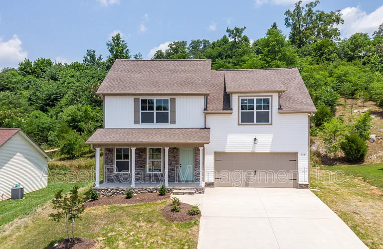 628 Drakewood Rd — Photo 2