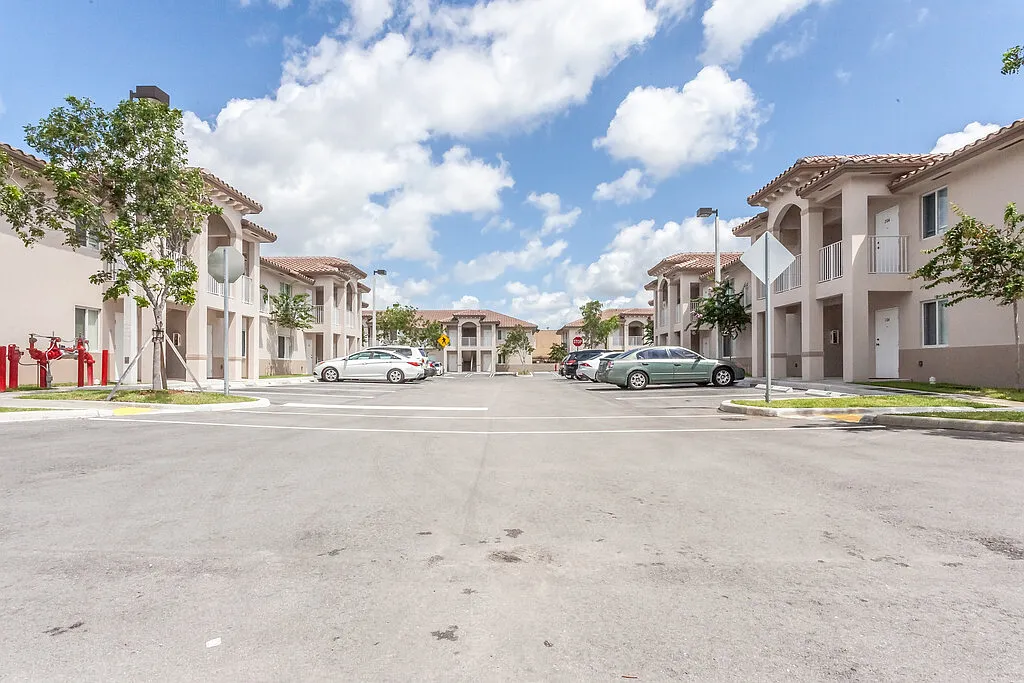 Palm West Apartment Holdings, LLC — Photo 2