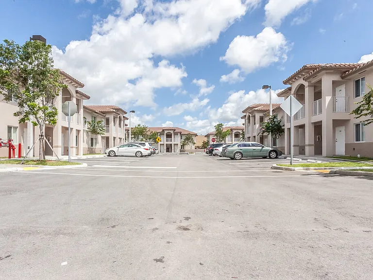 Palm West Apartment Holdings, LLC — Photo 2