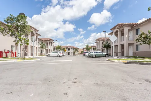 Palm West Apartment Holdings, LLC Photo 1