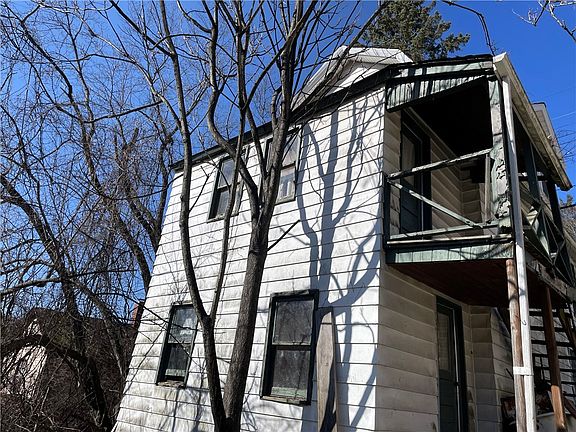 2nd image of 136 Brighton St