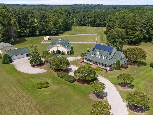 2243 E Connecticut Avenue, Southern Pines, NC 28387