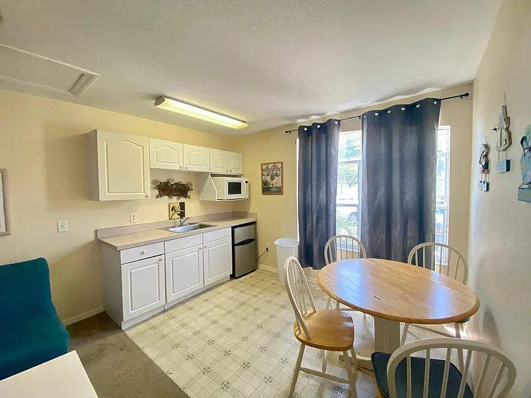 719 Orchid Dr #B — Photo 5