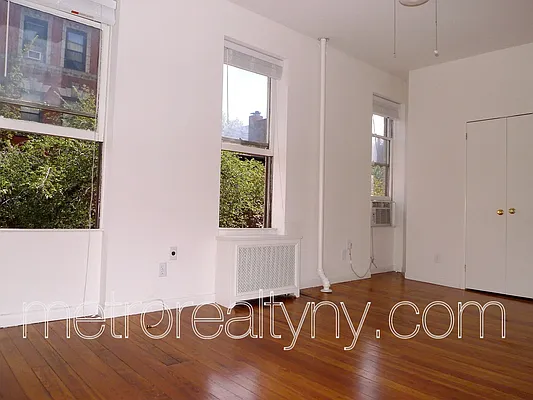 Rented by Metro Realty NY Inc | media 24