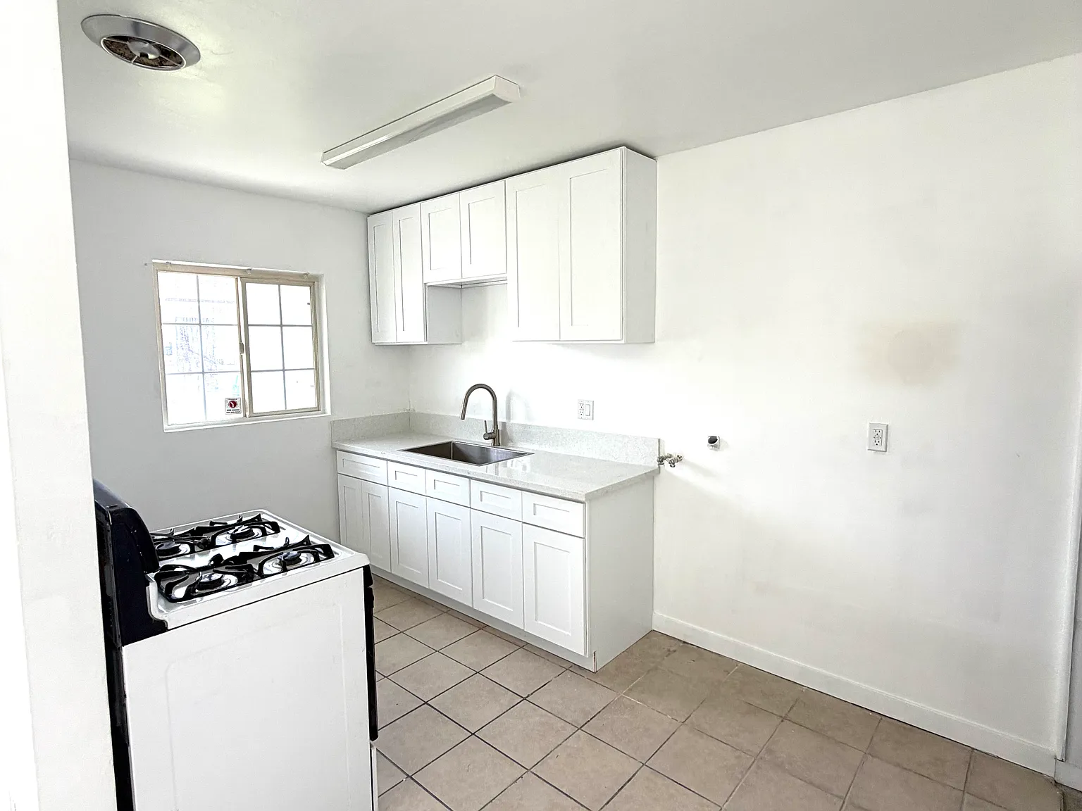1 bed, 750 sqft, $1,800 — Photo 2