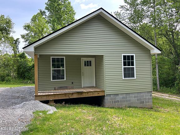 4th image of 216 Bills St