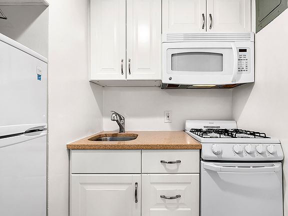 5th image of 119 E 64th St APT 4A