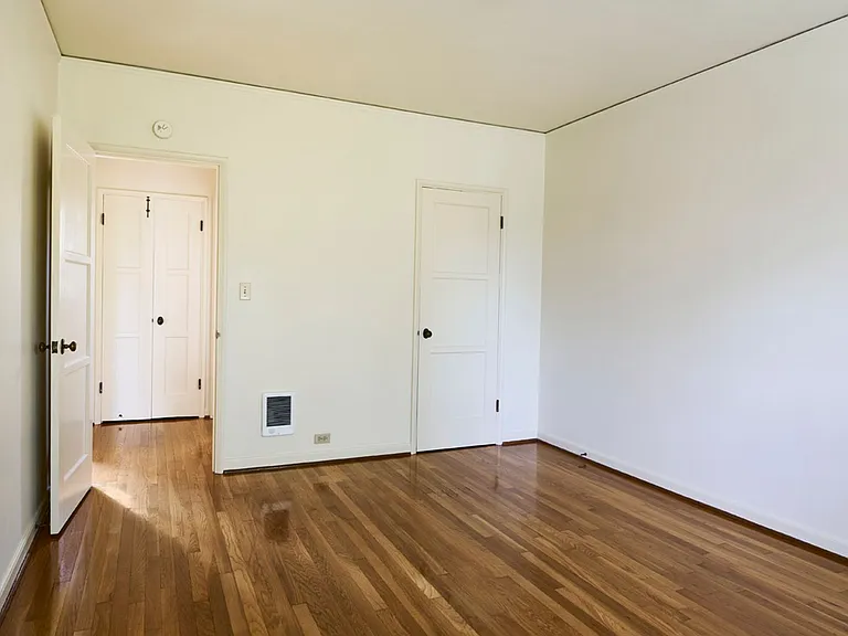 Parkview Apartments — Photo 22