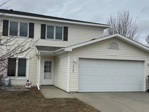 3962 Meadow Brook Ct, Grand Forks, ND 58201