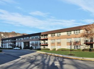 1111 River Rd, Edgewater, NJ 07020