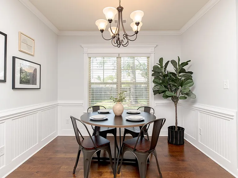 Open concept dining/kitchen