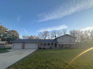 525 Meadow Green Ct, Monroe, WI 53566