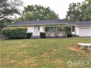 56 Edgemere Ave, Plainsboro, NJ