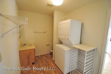 3rd image of 15 Heather Glen Dr