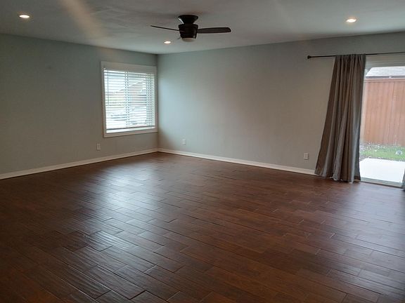 3rd image of 2912 Lemmontree Ln