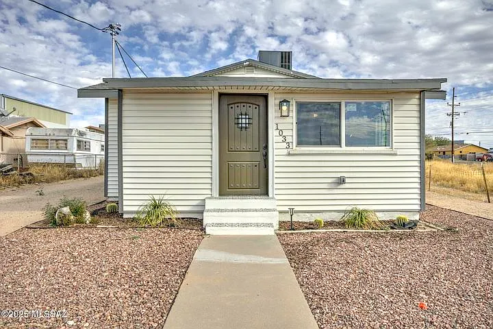 1033 S Fremont Ave — Photo 1