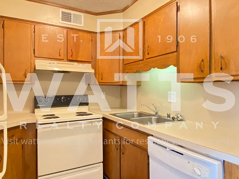 Club View Apartments — Photo 6