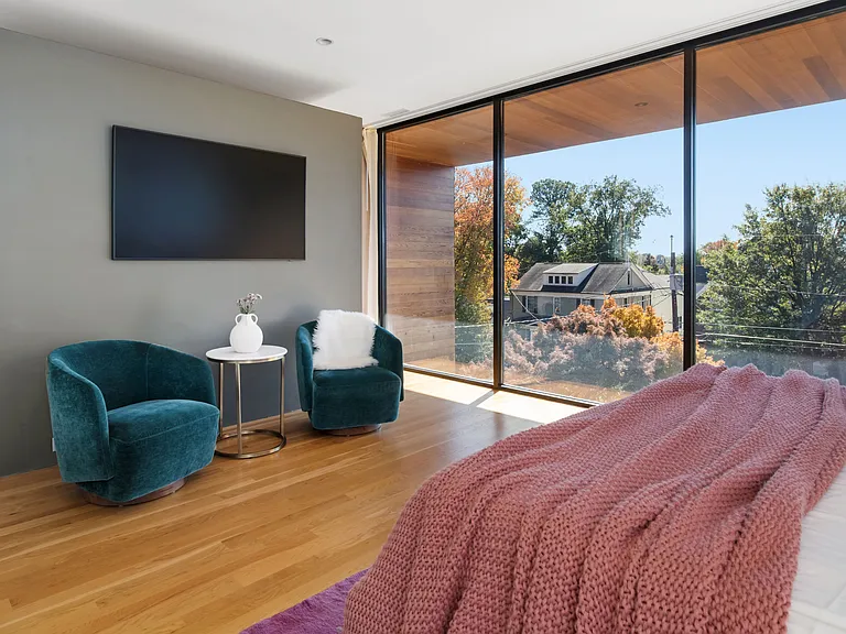 1020 Bellevue Dr NE — Photo 33