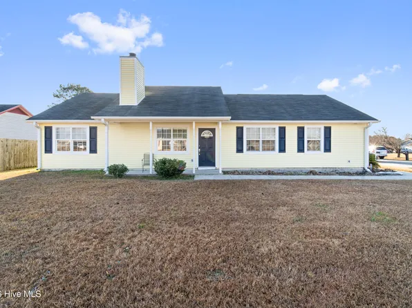 601 Cannon Court, Hubert, NC 28539