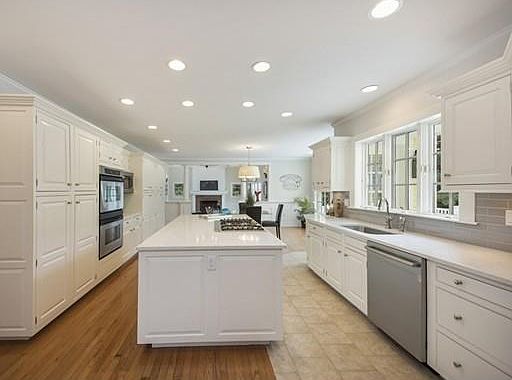 5th image of 27 Fox Hill Dr