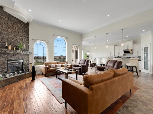 282 Ozerna Rd NW, Edmonton, AB T5Z 3M6
