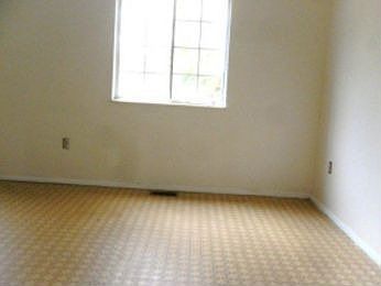 4th image of 1209 Middleberry Dr