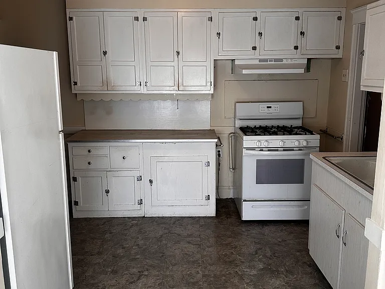 11 S Central Ave #4 — Photo 3