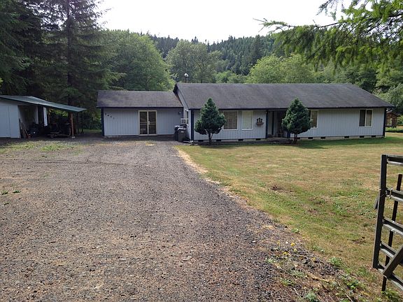 driveway/front view of home